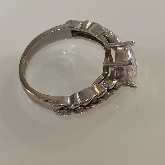 Sterling Silver Ring with Clear Gemstone - Picture 6 of 9